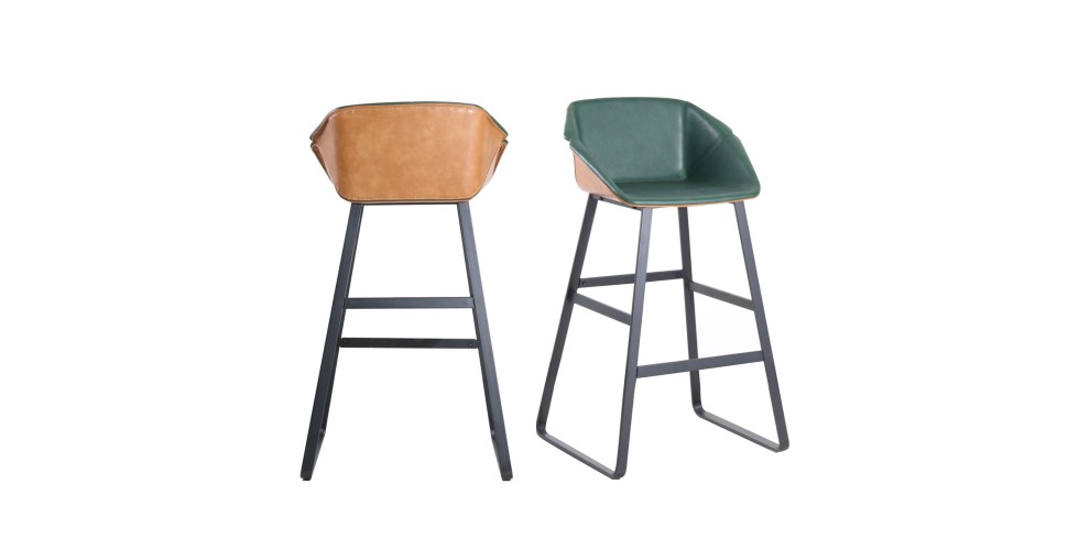 2 chaises de bar bicolores cuir Bycast vert et marron clair "Jones" 2 chaises de bar bicolores cuir Bycast vert et marron clair "Jones"