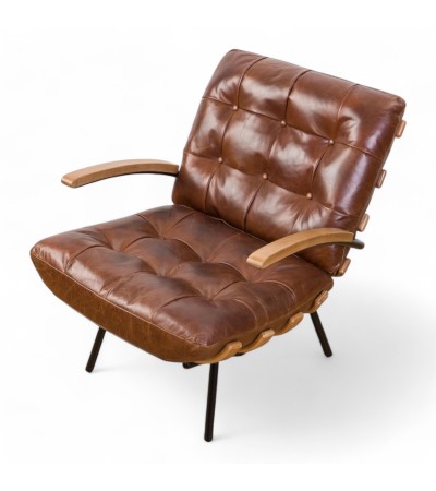 Design Sessel aus braunem Leder und geschnitztem Holz "Rhys"