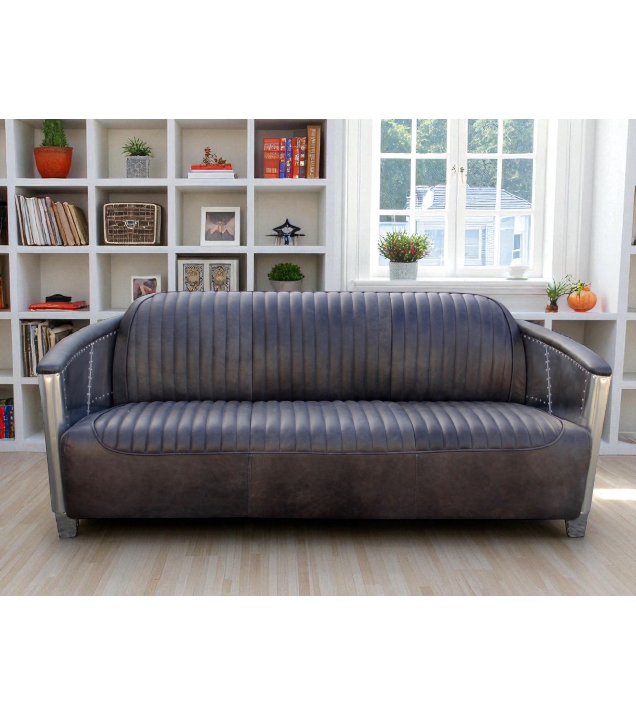 3-Sitzer patiniertes graues Lederfliegersofa "Montgomery" 3-Sitzer patiniertes graues Lederfliegersofa "Montgomery"
