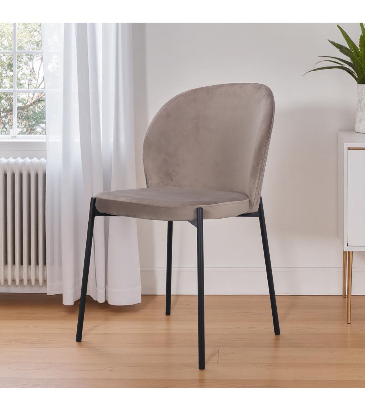 Chaise velours beige, pieds métal "Tudor" Chaise velours beige, pieds métal "Tudor"