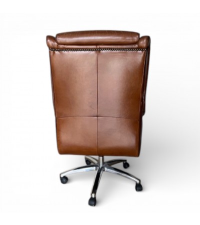 Vue arrière du fauteuil de bureau Atticus en cuir vintage marron et structure métallique