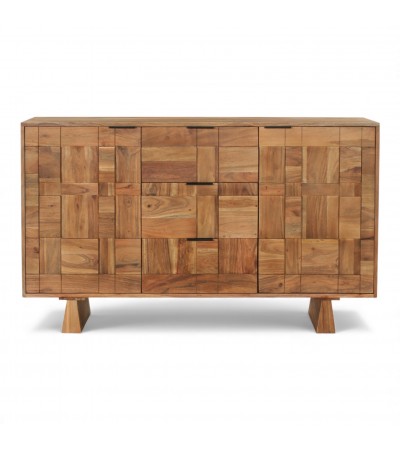 Façade design avec assemblage géométrique en bois massif