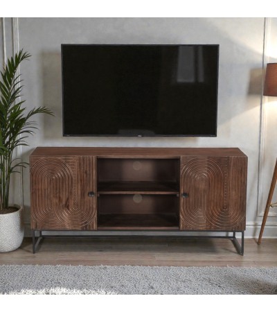 Meuble TV bois massif Anaya dans un salon moderne