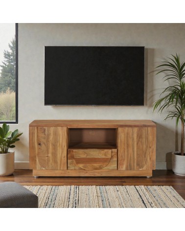Meuble TV bois massif Arya dans un salon moderne avec télévision